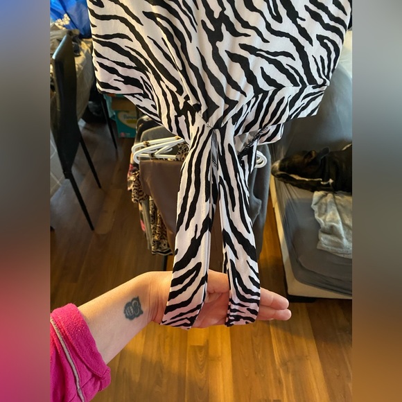 PRETTT LITTLE TOPS ZEBRA PRTINT BODH SUIT - Picture 5 of 5